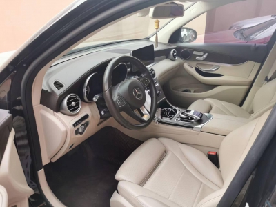 米色内饰-闲置京牌车长租：6500 元/月 奔驰GLC300 5座 汽油SUV 尾号0 