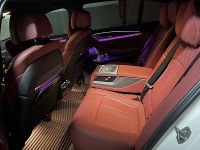 闲置私家车京牌车长租-宝马 BMW 530Li-京牌链-闲置京牌车长租：11800 元/月 宝马BMW 530 Li 5座 汽油小轿车 尾号5 