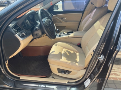 鲸牌链-京牌车长租平台-闲置京牌车长租：2900 元/月 宝马BMW 525豪华 5座 汽油小轿车 尾号2 