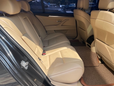 鲸牌链-京牌车长租平台-闲置京牌车长租：2900 元/月 宝马BMW 525豪华 5座 汽油小轿车 尾号2 