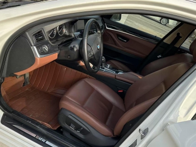 鲸牌链-京牌车长租平台-闲置京牌车长租：3300 元/月 宝马BMW 520 5座 汽油小轿车 尾号6 