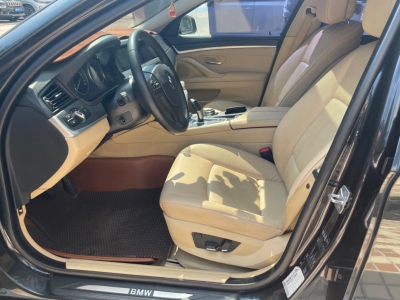 鲸牌链-京牌车长租平台-闲置京牌车长租：2600 元/月 宝马BMW 525豪华 5座 汽油小轿车 尾号2 