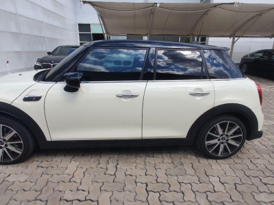 鲸牌链-京牌车长租平台-闲置京牌车长租：4200 元/月 MINICooper S 五门版 5座 汽油小轿车 尾号0 