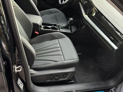 鲸牌链-京牌车长租平台-闲置京牌车长租：4800 元/月 大众帕萨特 2.0T 5座 汽油小轿车 尾号2 