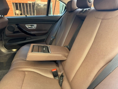 鲸牌链-京牌车长租平台-闲置京牌车长租：3300 元/月 宝马BMW 320Li 5座 汽油小轿车 尾号8 