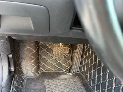 鲸牌链-京牌车长租平台-闲置京牌车长租：3500 元/月 宝马BMW 320i 5座 汽油小轿车 尾号9 