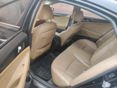 鲸牌链-京牌车长租平台-闲置京牌车长租：1800 元/月 现代索纳塔8 5座 汽油小轿车 尾号5 