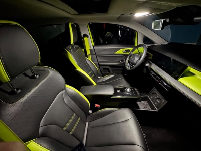 鲸牌链-京牌车长租平台-闲置京牌车长租：2600 元/月 吉利几何e萤火虫 霹雳虎版 5座 纯电小轿车 尾号1 