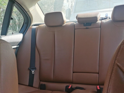 鲸牌链-京牌车长租平台-闲置京牌车长租:3050 元/月 宝马BMW 320li 5座 汽油小轿车 尾号1