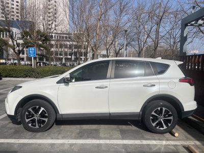 鲸牌链-京牌车长租平台-闲置京牌车长租：2800 元/月 丰田RAV4 5座 汽油小轿车 尾号8 
