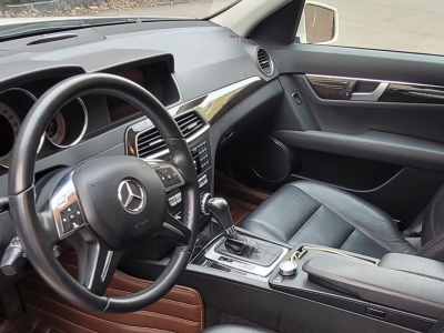 鲸牌链-京牌车长租平台-闲置京牌车长租：3000 元/月 奔驰C300 5座 汽油小轿车 尾号7 