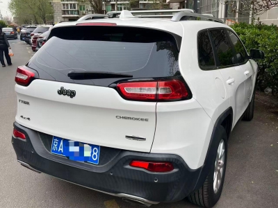 鲸牌链-京牌车长租平台-闲置京牌车长租：3400 元/月 JEEP自由光 5座 汽油SUV 尾号8 