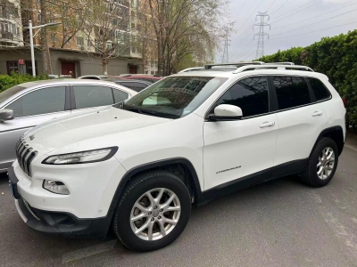 鲸牌链-京牌车长租平台-闲置京牌车长租：3400 元/月 JEEP自由光 5座 汽油SUV 尾号8 