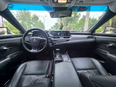 鲸牌链-京牌车长租平台-闲置京牌车长租：4200 元/月 雷克萨斯ES200 5座 汽油小轿车 尾号7 