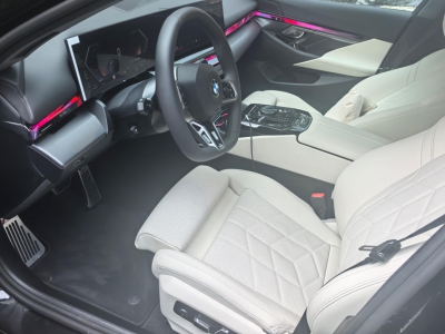 鲸牌链-京牌车长租平台-闲置京牌车长租：11000 元/月 宝马BMW 530i （进口） 5座 汽油小轿车 尾号2 