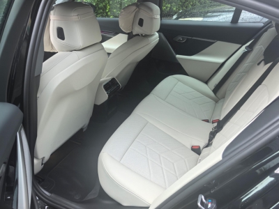 鲸牌链-京牌车长租平台-闲置京牌车长租：11000 元/月 宝马BMW 530i （进口） 5座 汽油小轿车 尾号2 