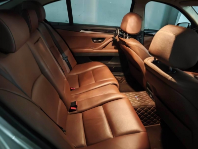 鲸牌链-京牌车长租平台-闲置京牌车长租：3200 元/月 宝马BMW 520LI 5座 汽油小轿车 尾号8 